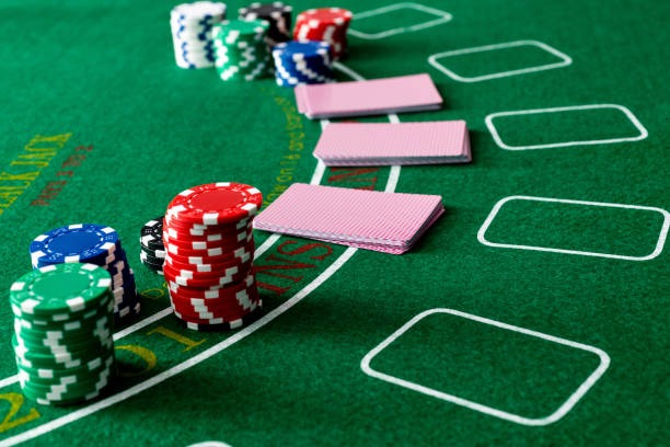 Real-time chat with dealer and players Live chat and dealer interaction during Bandar Poker session